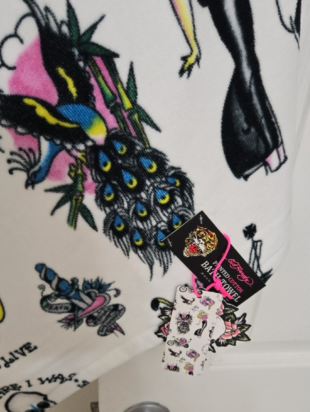Ed Hardy White with Pink, Blue & Yellow Graphics Bath Towel Nwt - Picture 3 of 3